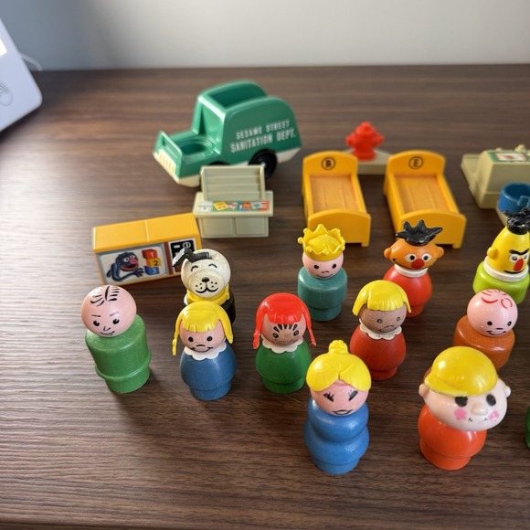 VTG Fisher Price Sesame Street Toys Little People Play Family Lot Wood Muppets - Picture 4 of 12